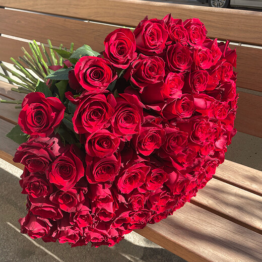 101 red roses
