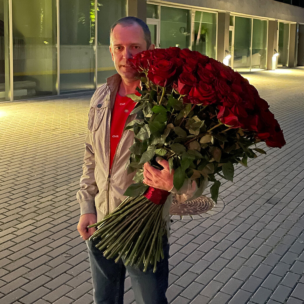 101 red roses