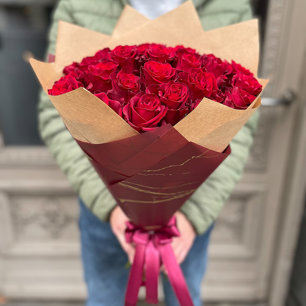 Bouquet of red roses
