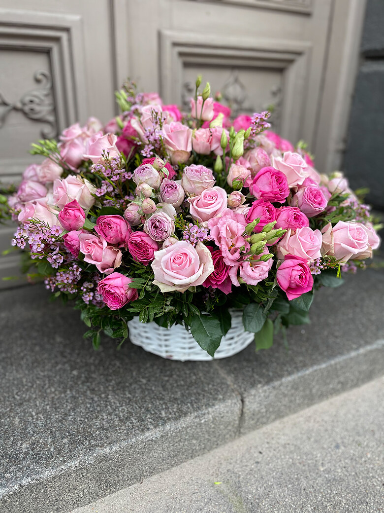 Flower basket soft pink