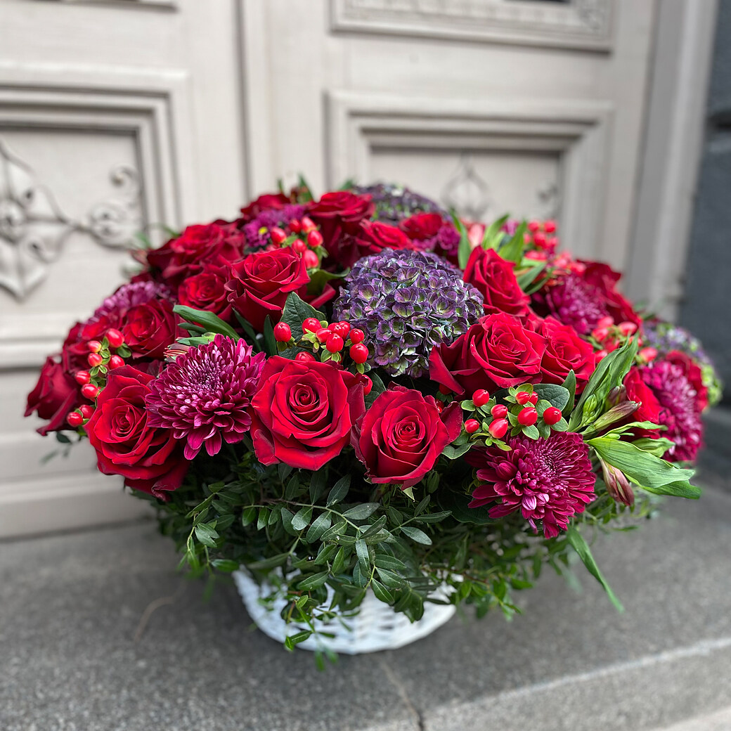 Flower basket red