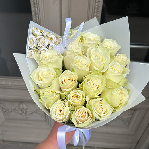 Baltas rozes Athena