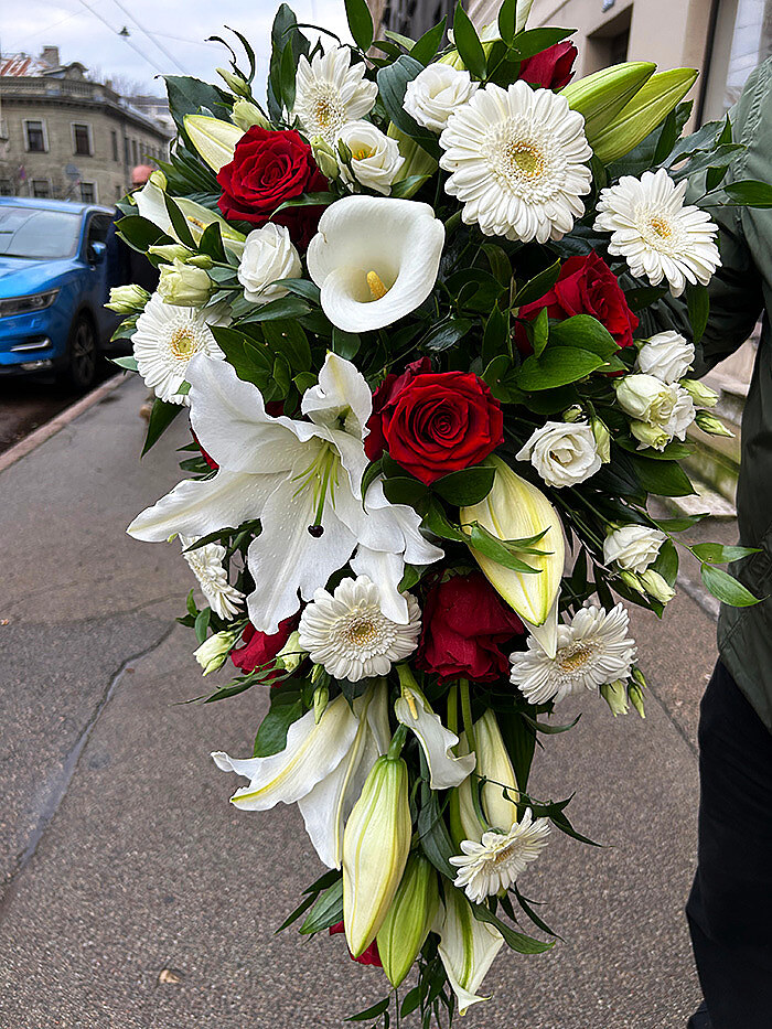 Teardrop funeral spray 