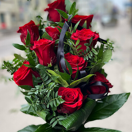 Bēru pu&scaron;ķis sarkanas rozes
