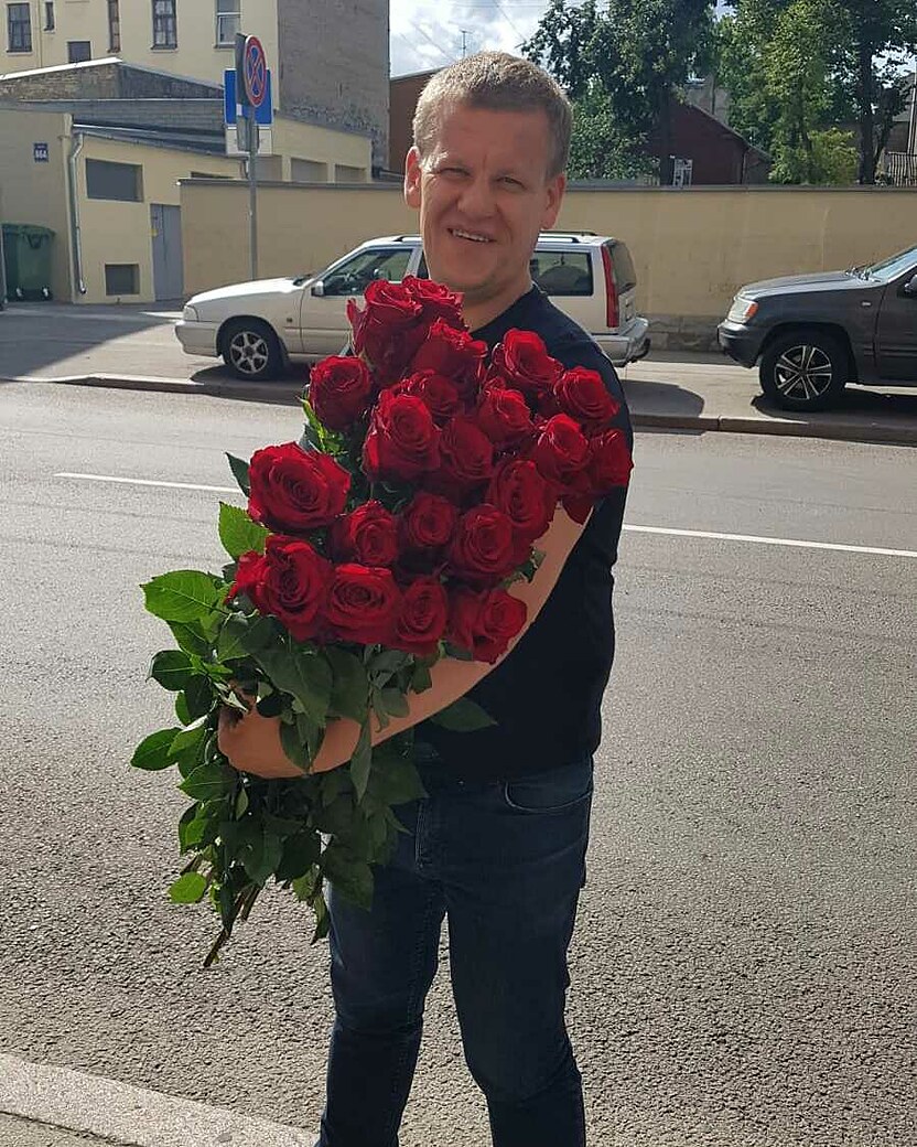 Ekskluzīvas 50-80 cm garas sarkanas rozes