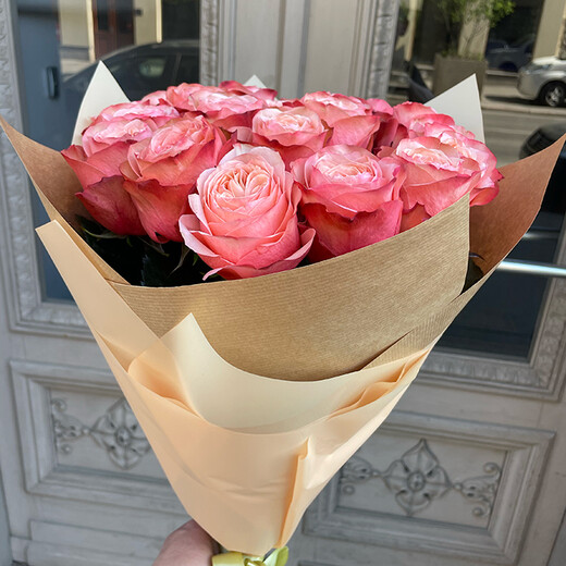 A bouquet of peach roses
