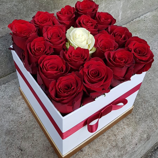 Composition of roses in a white square box