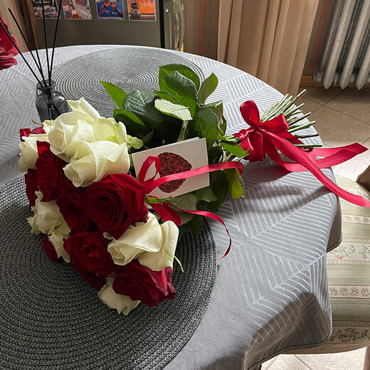 Wite and red roses
