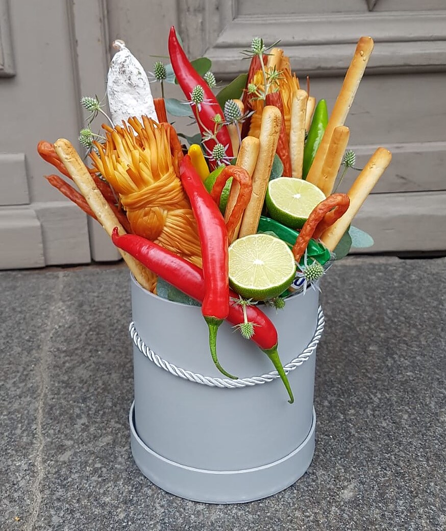 Коробка с закусками