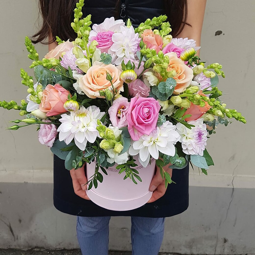 Flower box with dahlias, roses and snapdragons in pastel tones
