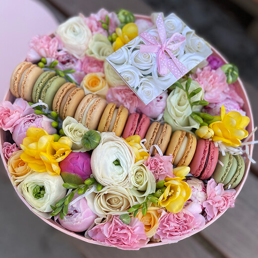 Flowers with macaroons