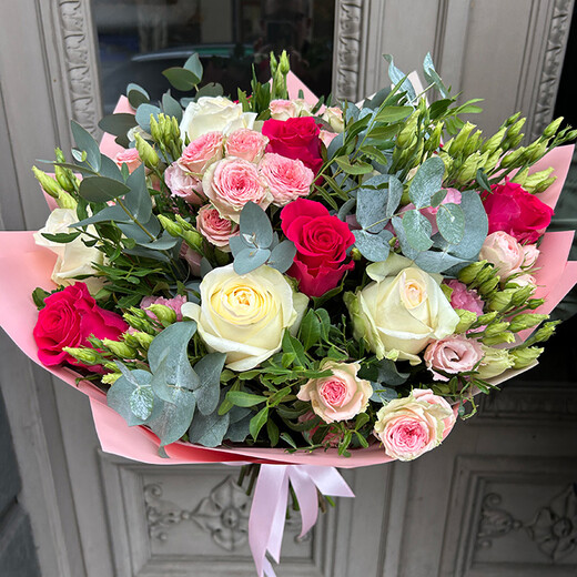 A bouquet of roses, spray roses and eustoma