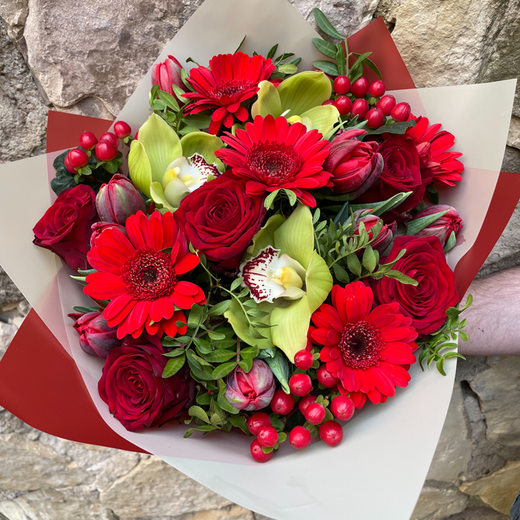 Pavasara pu&scaron;ķis, tulpes, rozes, gerberas