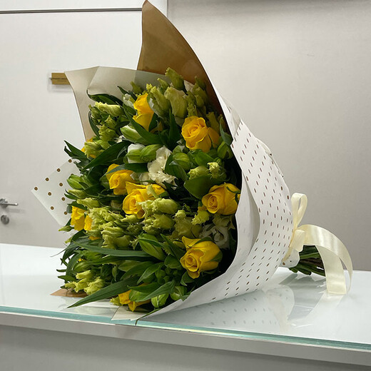 Roses and alstroemeria bouquet