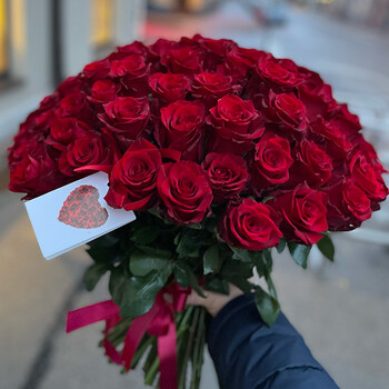 51 sarkana roze