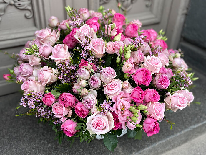 Flower basket soft pink