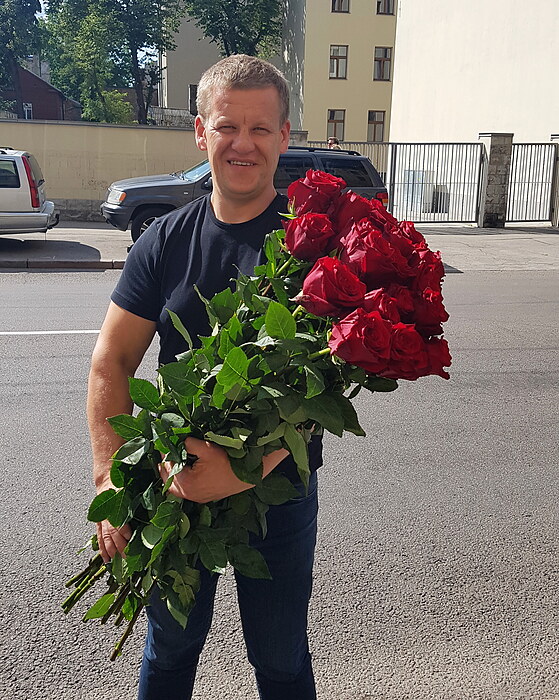 Exclusive red roses, length 50 to 80 cm