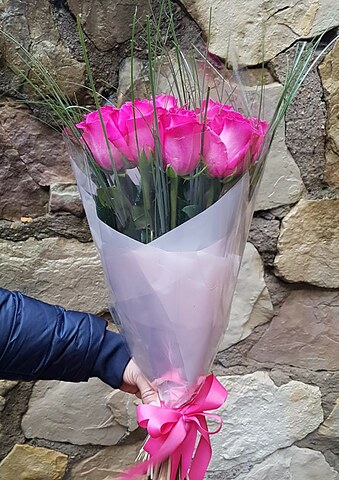 Wrapped pink rose bouquet