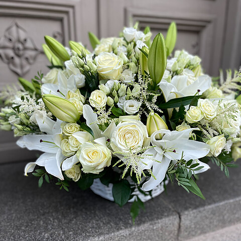 Flower basket white dream