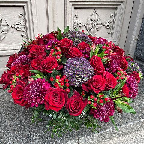 Flower basket red