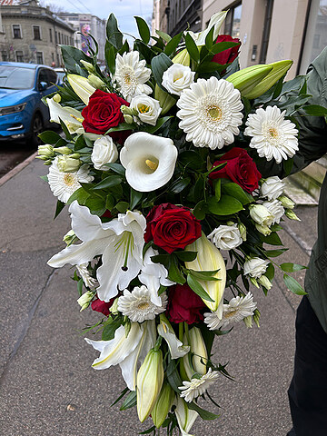 Teardrop funeral spray 