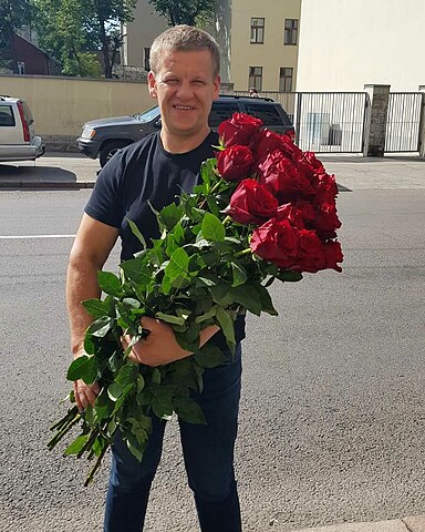 Ekskluzīvas 50-80 cm garas sarkanas rozes