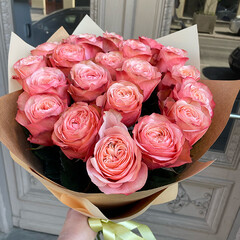 A bouquet of peach roses
