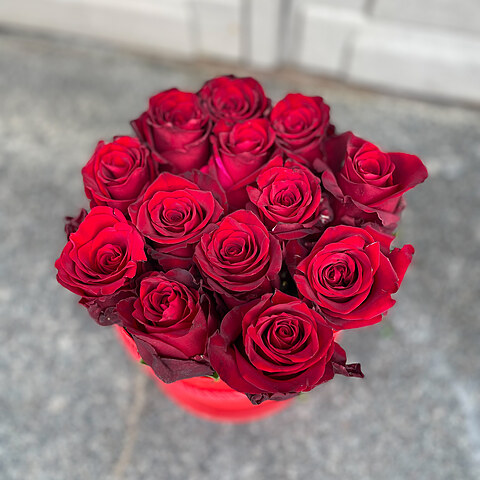 Sarkanas rozes kastītē