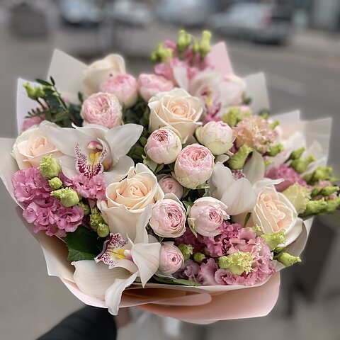 Bouquet Tenderness held in hand - soft pink and cream flowers