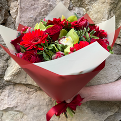 Pavasara pu&scaron;ķis, tulpes, rozes, gerberas