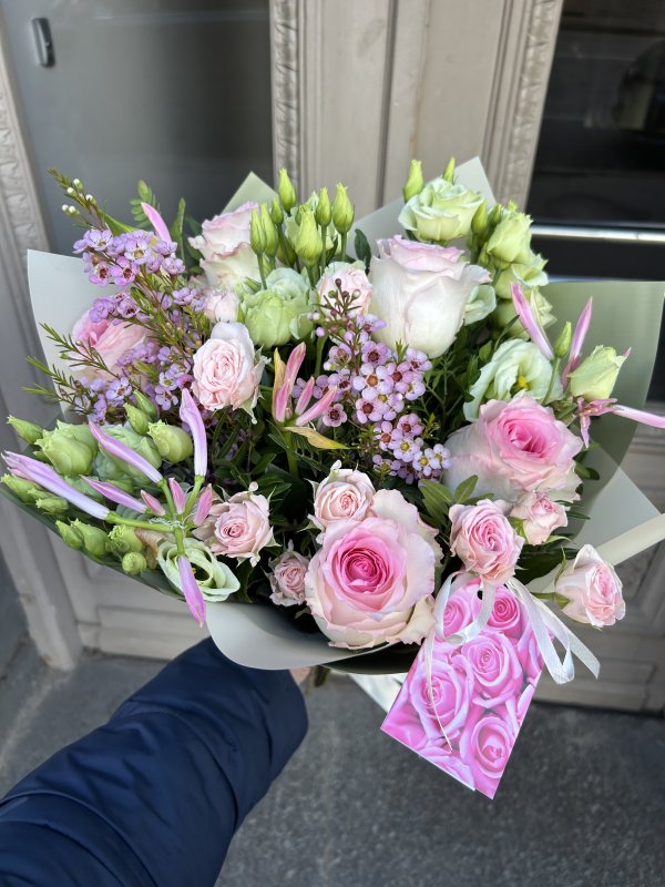 Flower bouquet with delivery in Riga - Rīgas Ziedi