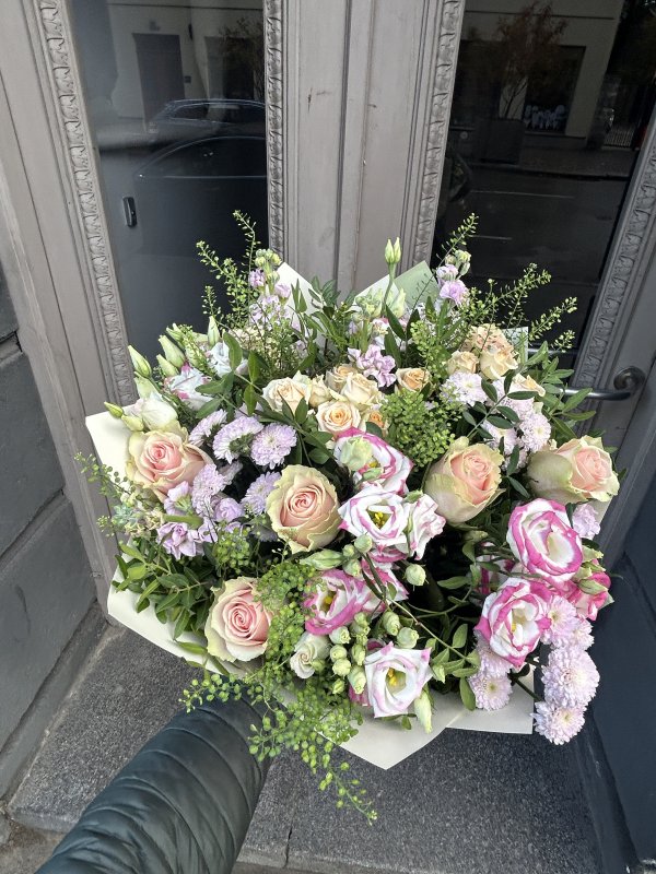 Flower bouquet with delivery in Riga - Rīgas Ziedi