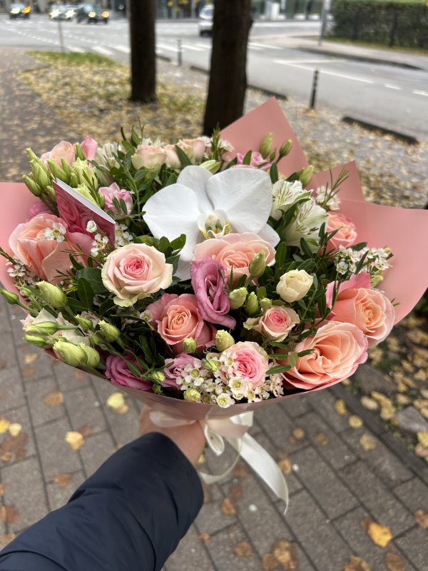 Flower bouquet with delivery in Riga - Rīgas Ziedi