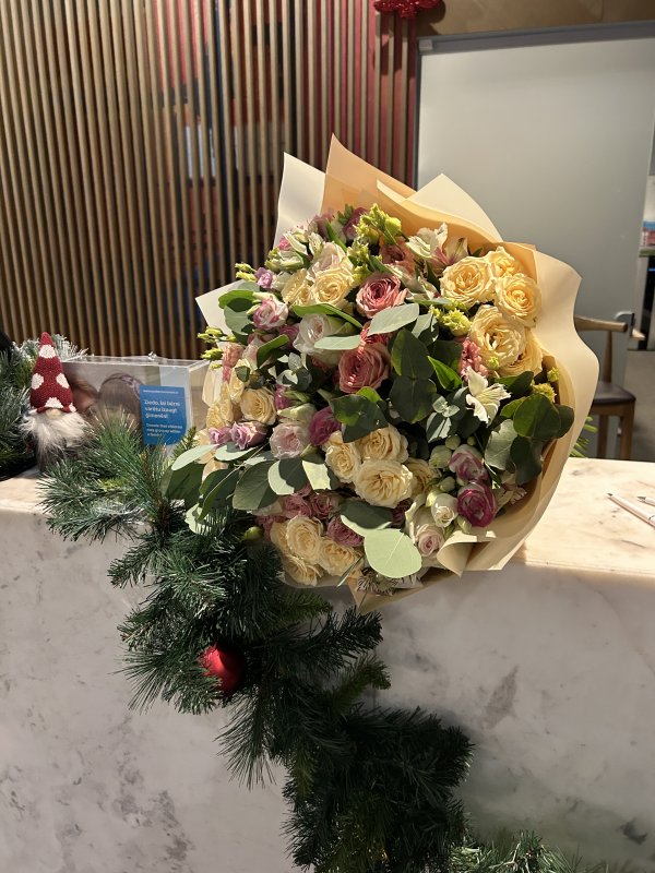 Flower bouquet with delivery in Riga - Rīgas Ziedi