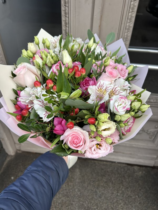 Flower bouquet with delivery in Riga - Rīgas Ziedi