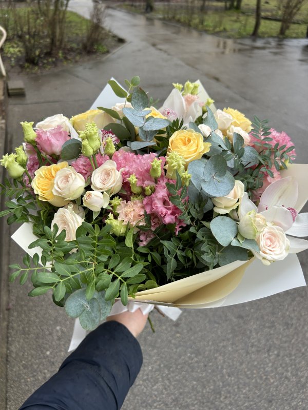 Flower bouquet with delivery in Riga - Rīgas Ziedi