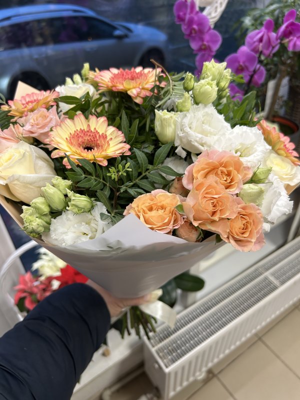 Flower bouquet with delivery in Riga - Rīgas Ziedi