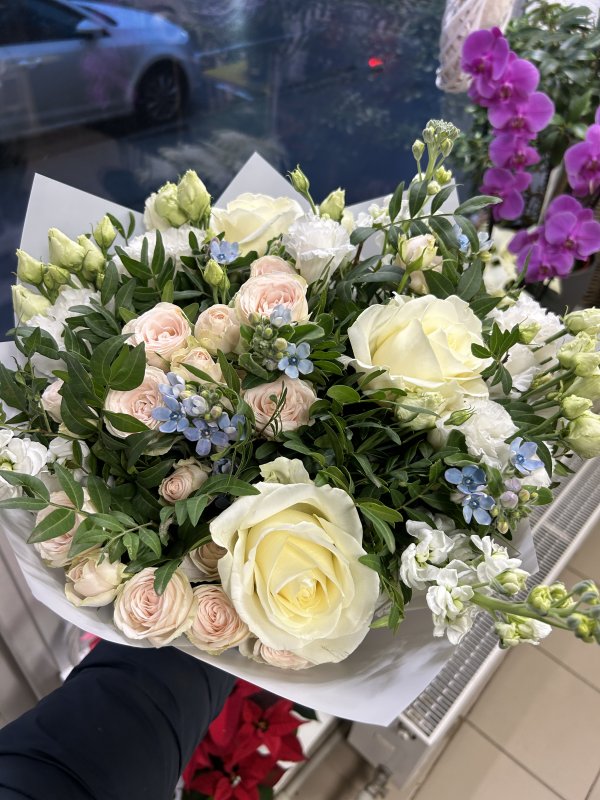 Flower bouquet with delivery in Riga - Rīgas Ziedi