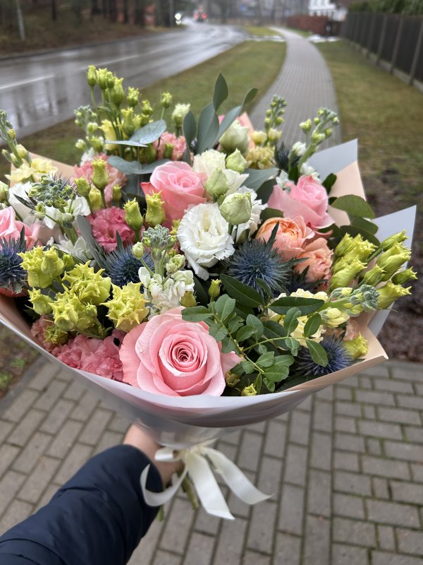 Flower bouquet with delivery in Riga - Rīgas Ziedi