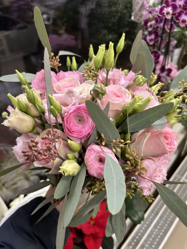 Flower bouquet with delivery in Riga - Rīgas Ziedi