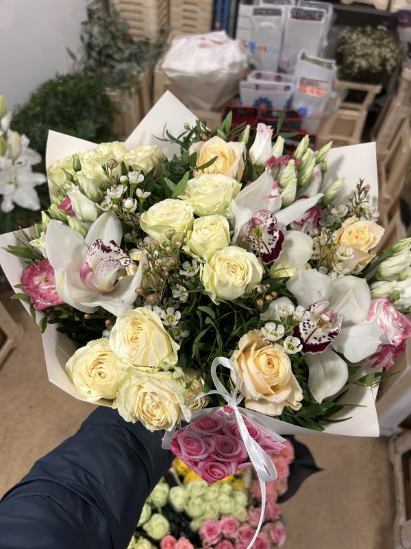 Flower bouquet with delivery in Riga - Rīgas Ziedi