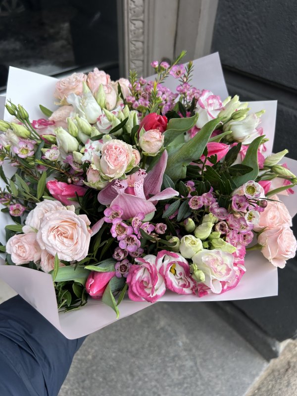 Flower bouquet with delivery in Riga - Rīgas Ziedi
